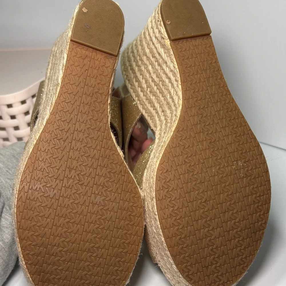 Micheal kors size 8 Sparkling Gold 5”  Wedge zip up‎ Sandals fc5. Stunning!!!